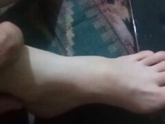 ولعت و هو بيحسس على جسمي