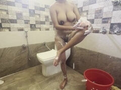 Delhi hot milf priya taking bath and doing fingering